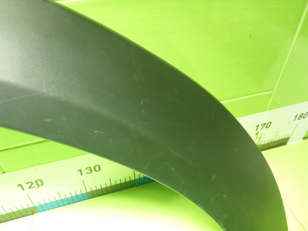 Накладка переднего крыла правого