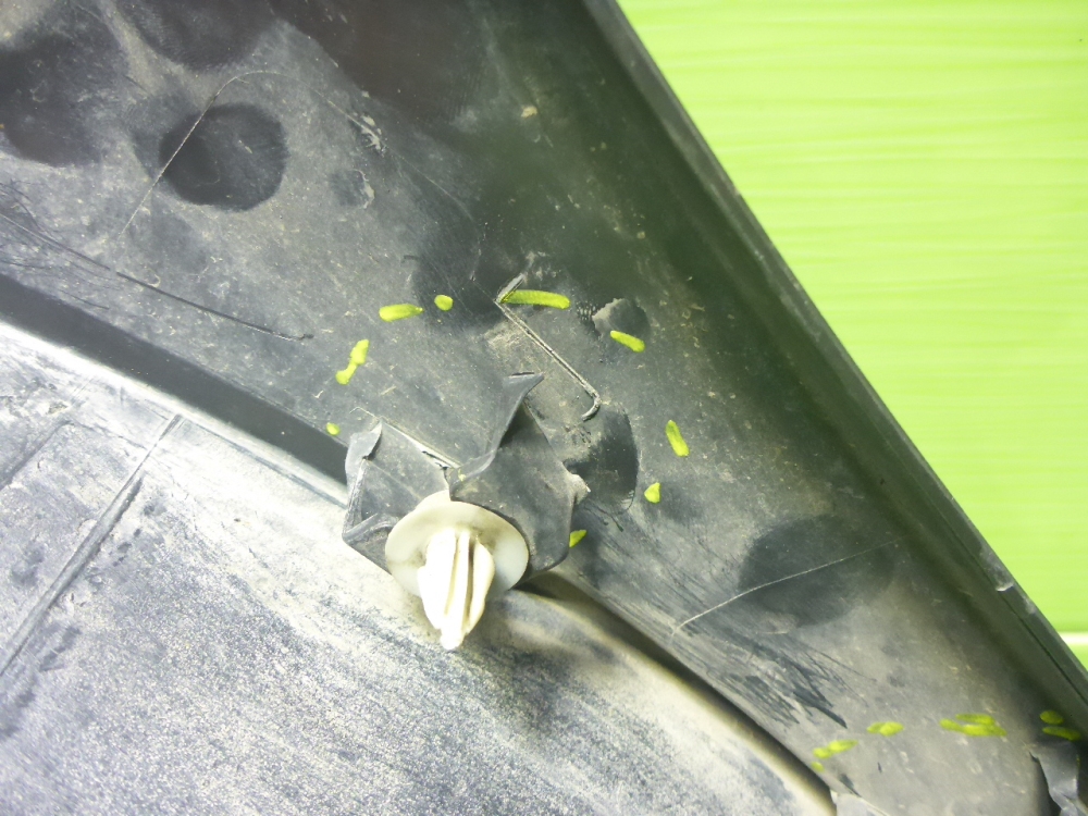 Накладка переднего крыла правого