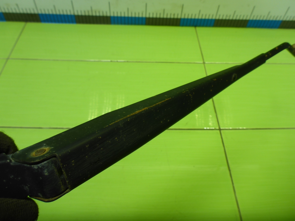 Поводок стеклоочистителя передний левый