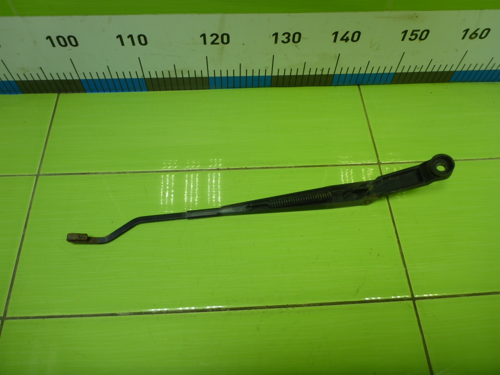 Поводок стеклоочистителя передний левый