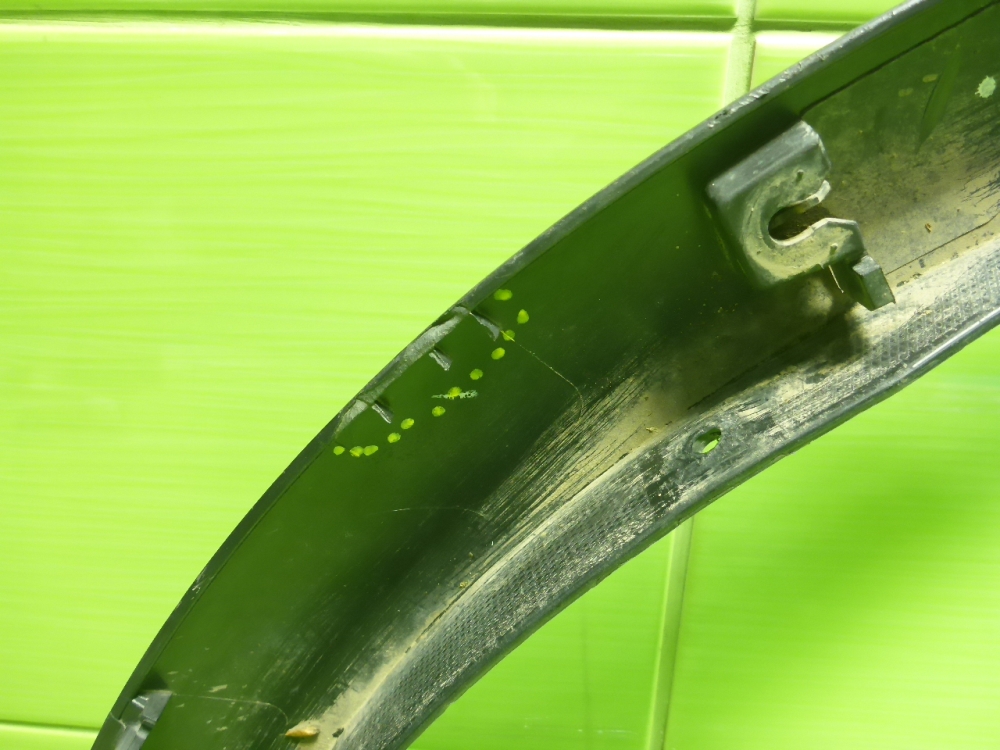 Накладка переднего крыла правого