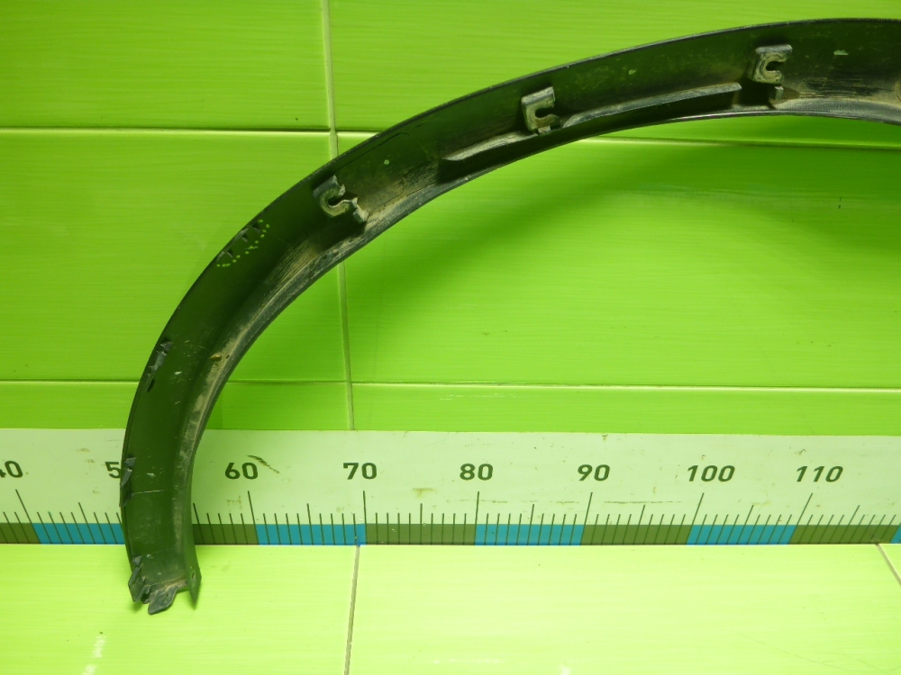 Накладка переднего крыла правого