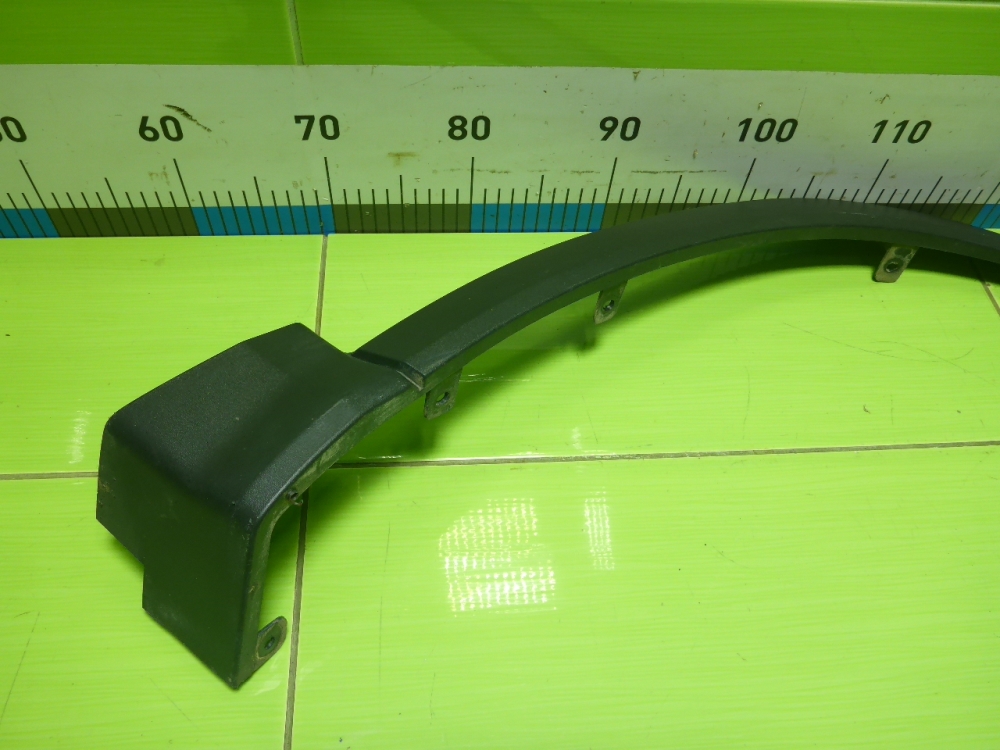 Накладка переднего крыла правого