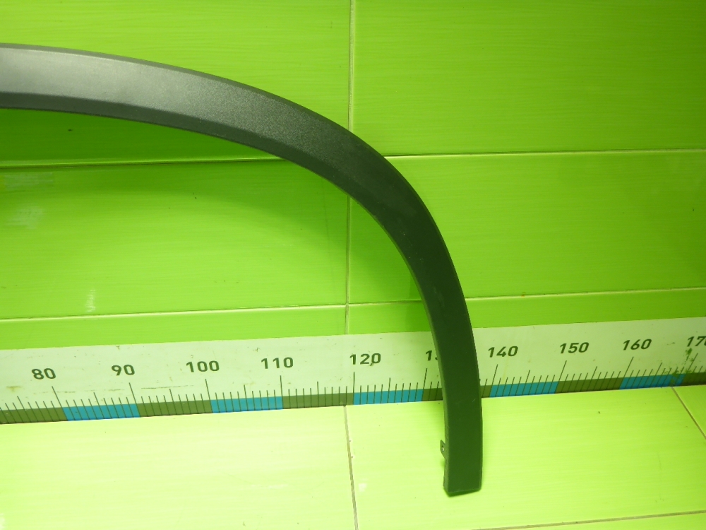 Накладка переднего крыла правого