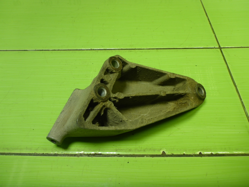 Кронштейн генератора