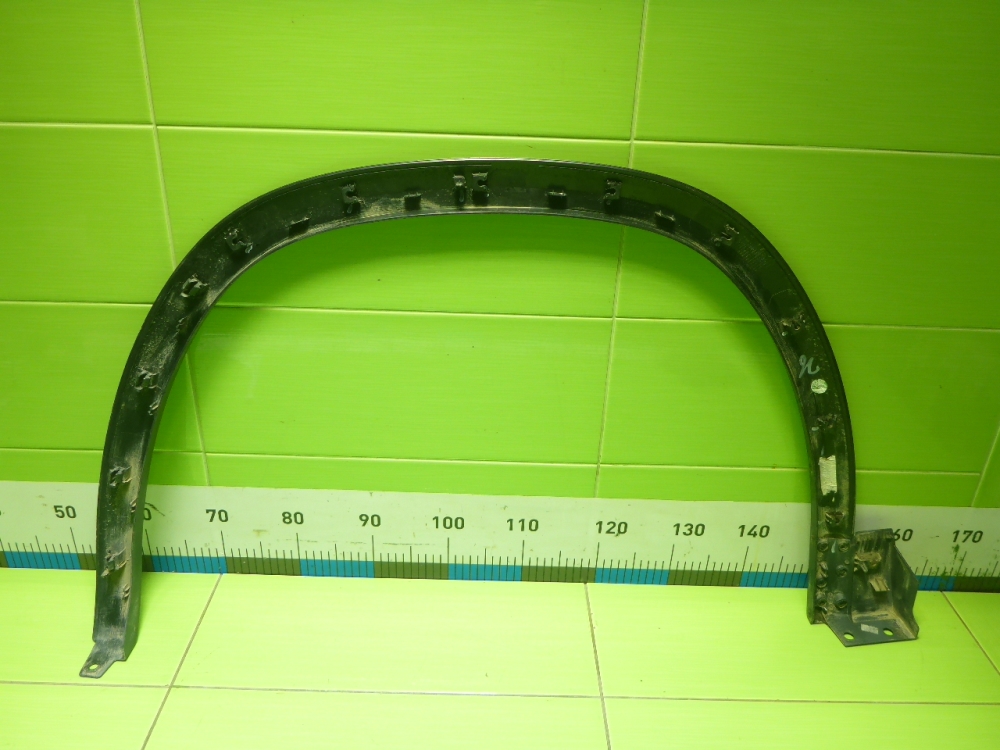 Накладка переднего крыла правого