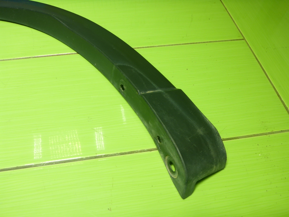 Накладка заднего крыла левого