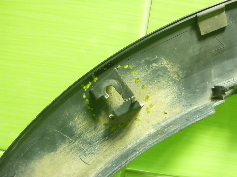 Накладка заднего крыла левого