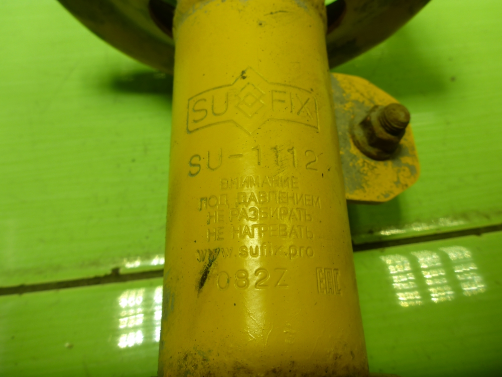 Амортизатор передний левый