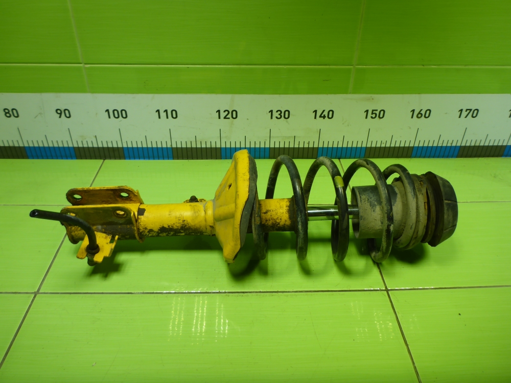 Амортизатор передний правый