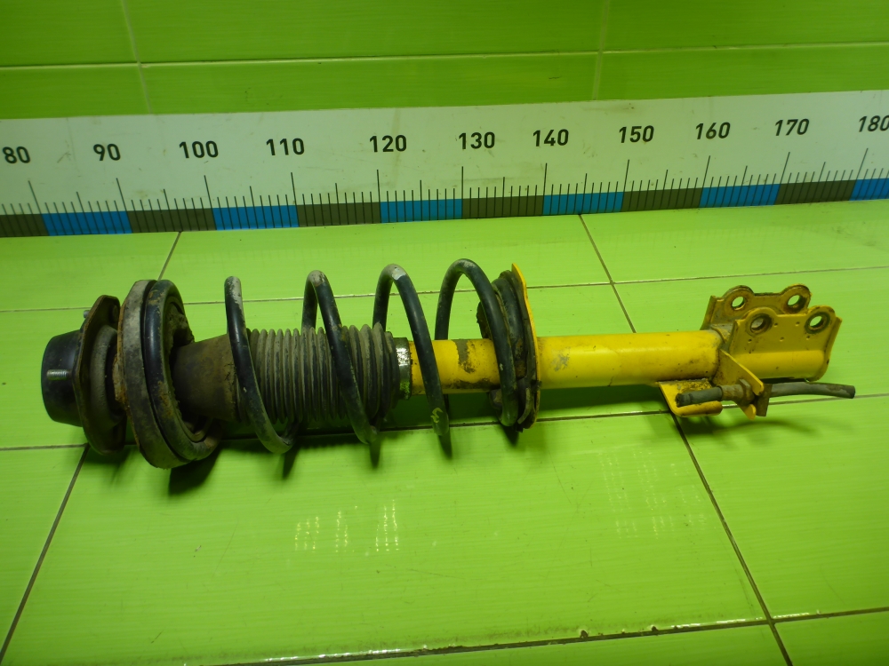 Амортизатор задний правый