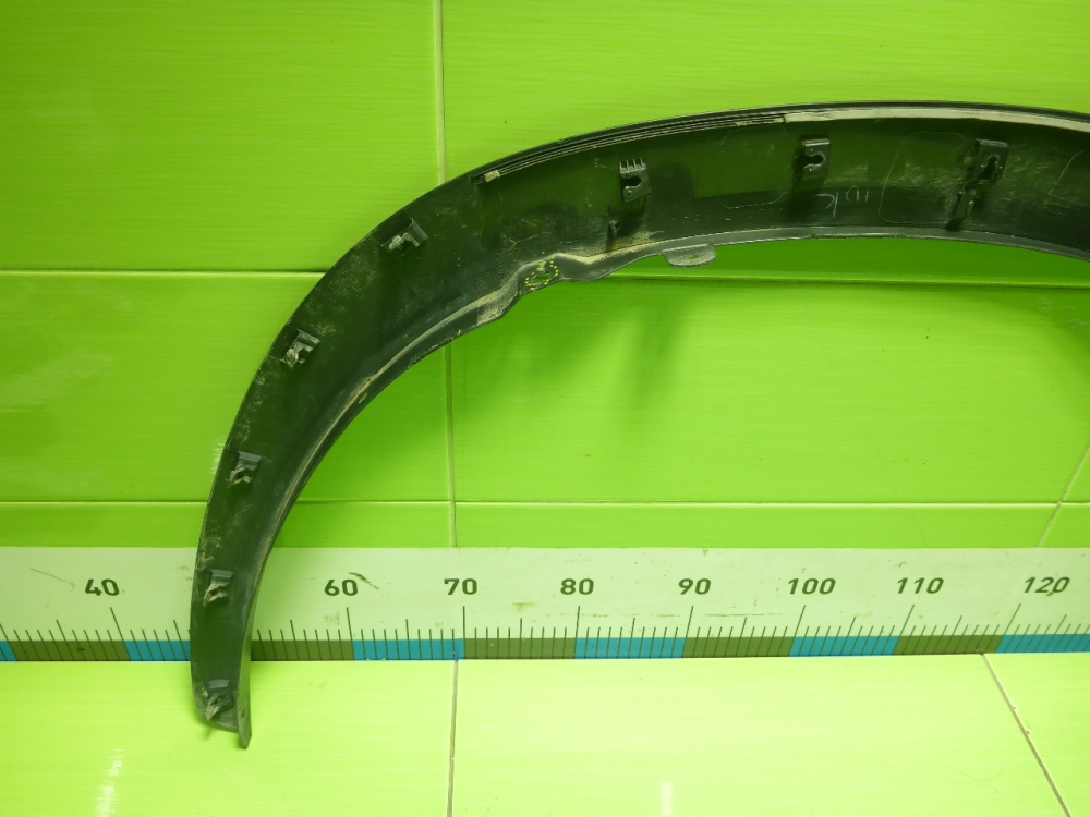 Накладка переднего крыла правого