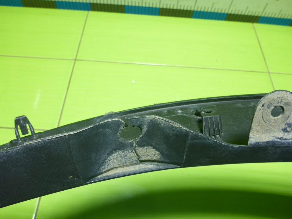 Накладка переднего крыла правого