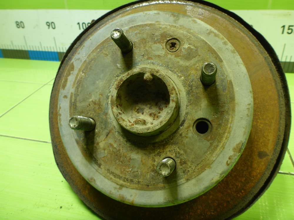 Кулак поворотный задний левый