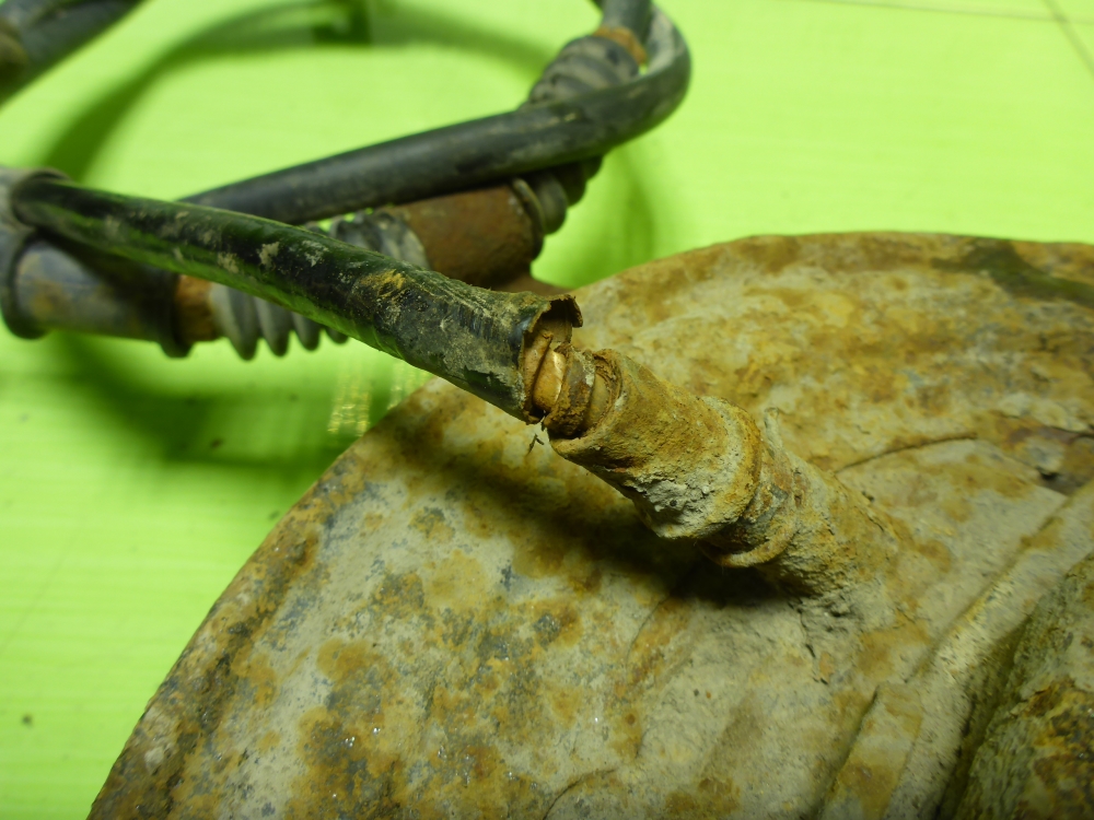 Кулак поворотный задний левый