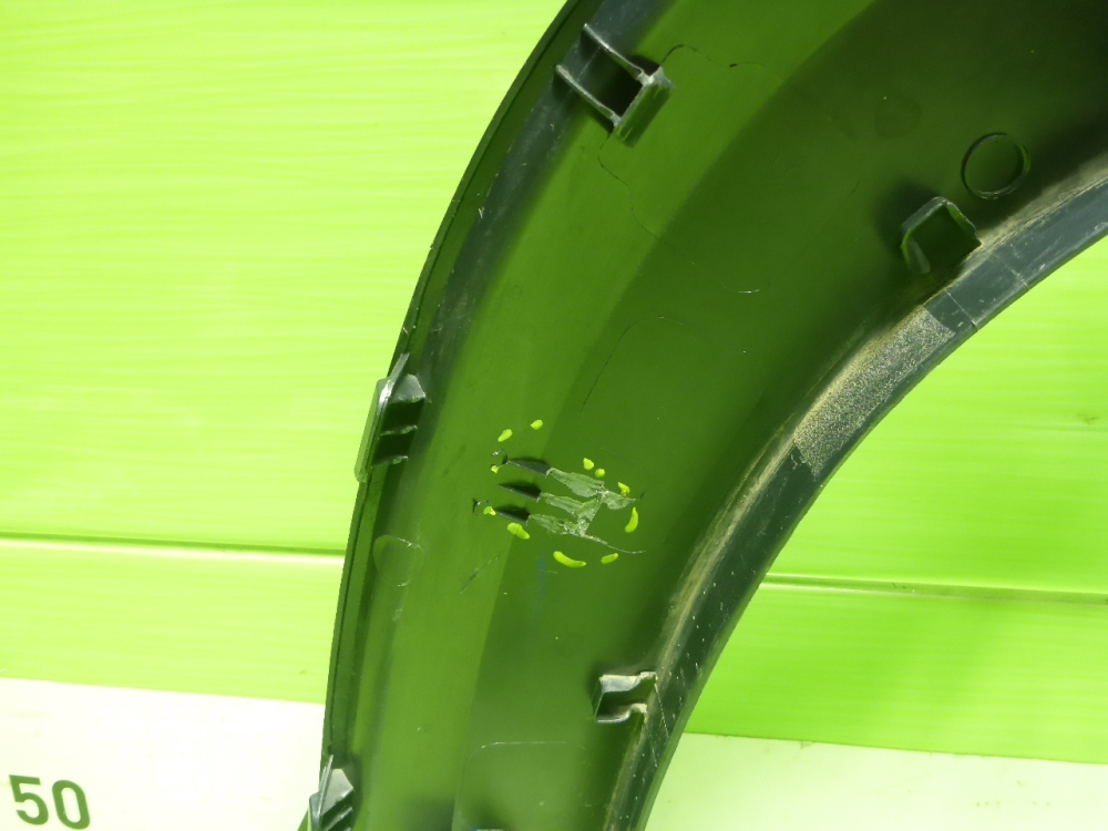 Накладка переднего крыла правого