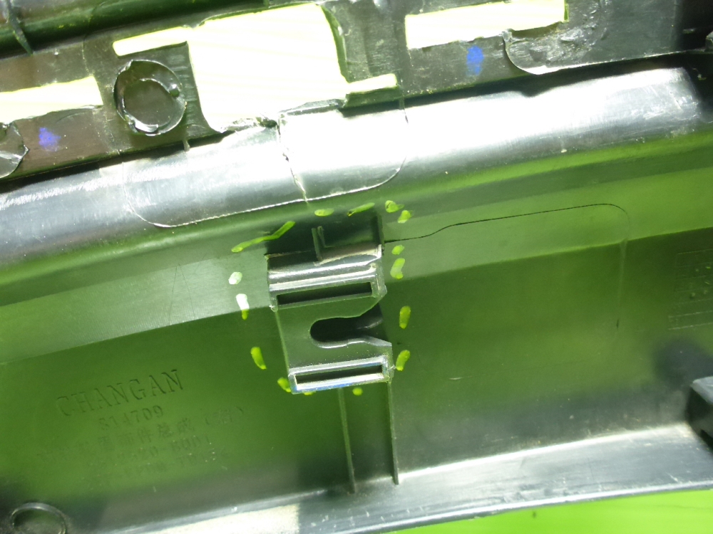 Накладка переднего крыла правого