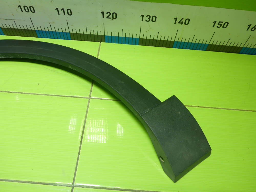 Накладка переднего крыла левого