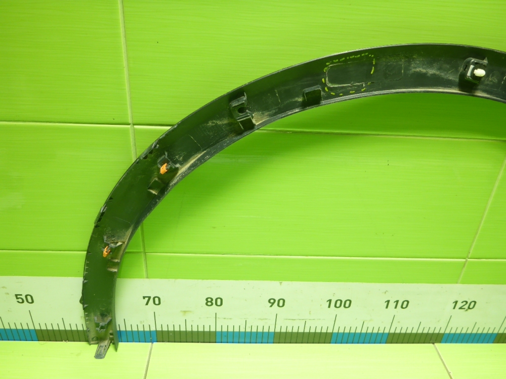 Накладка переднего крыла правого