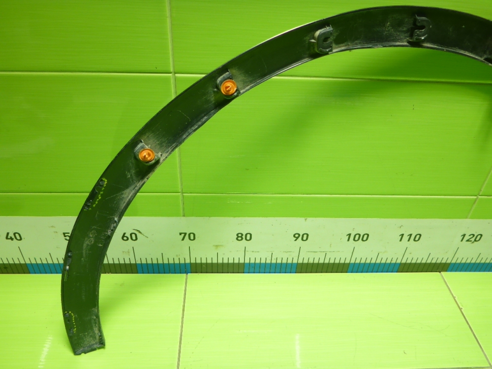 Накладка переднего крыла правого