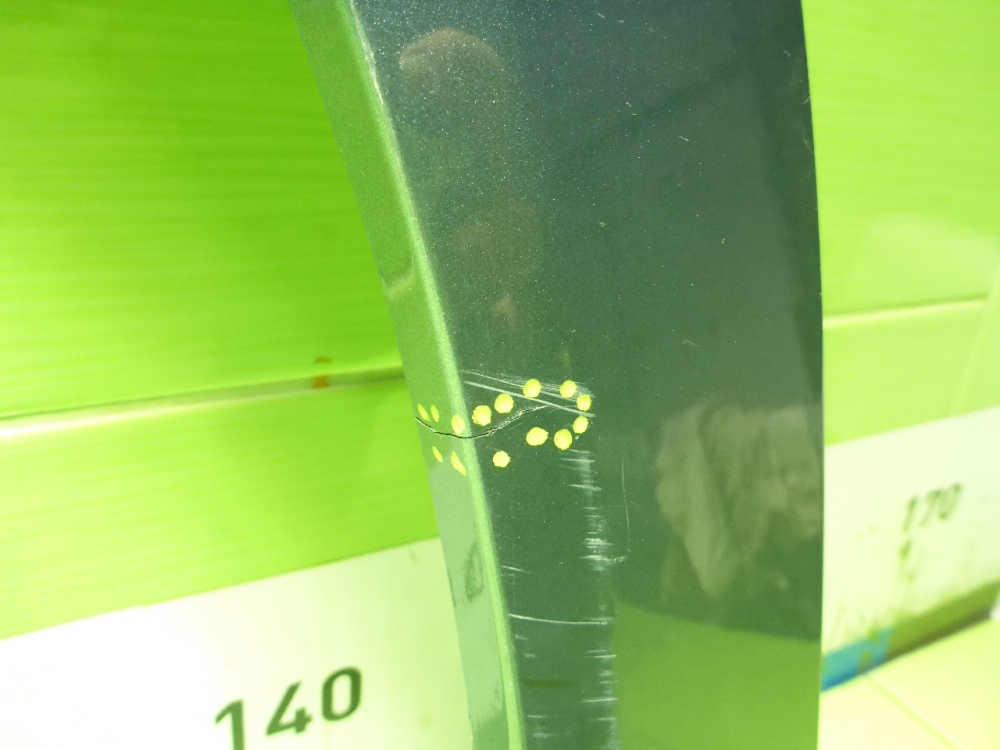 Накладка переднего крыла правого