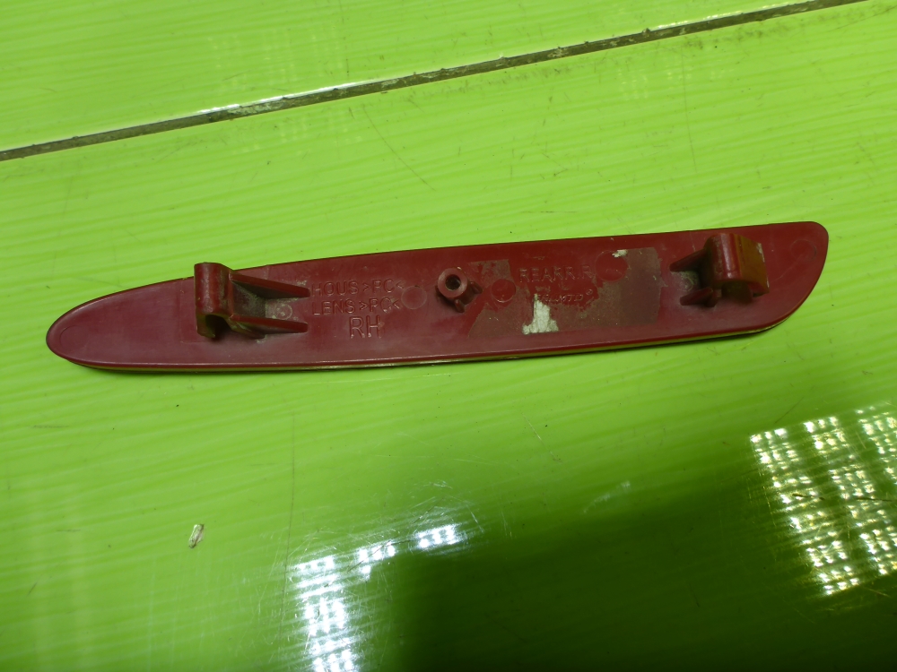 Отражатель в бампер задний правый