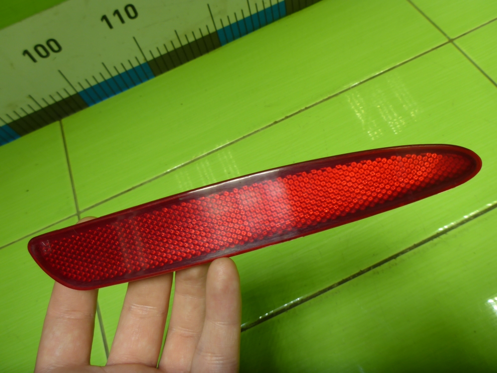 Отражатель в бампер задний правый