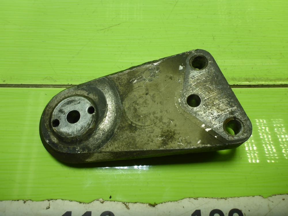 Кронштейн опоры двигателя