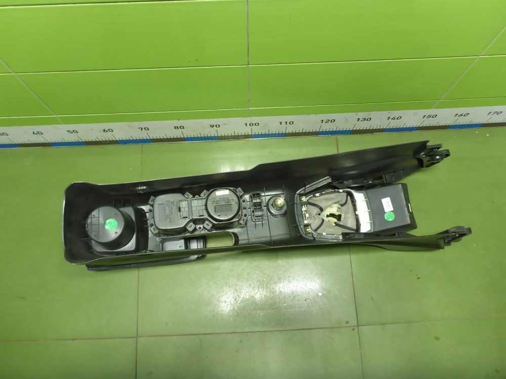 Подлокотник