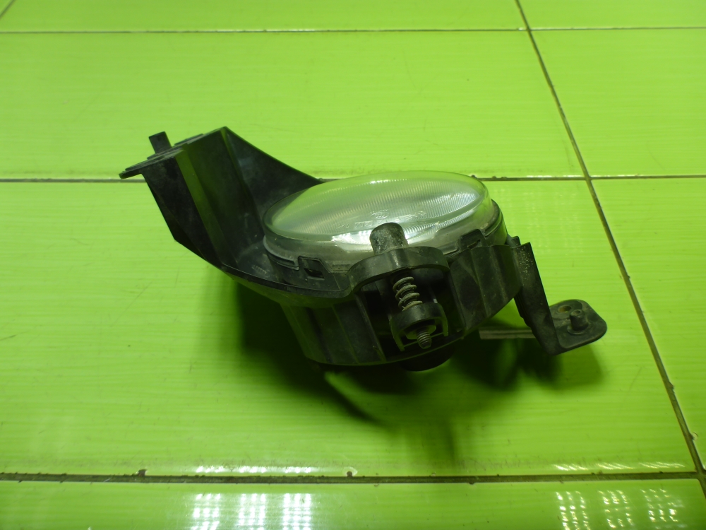 Фара противотуманная правая