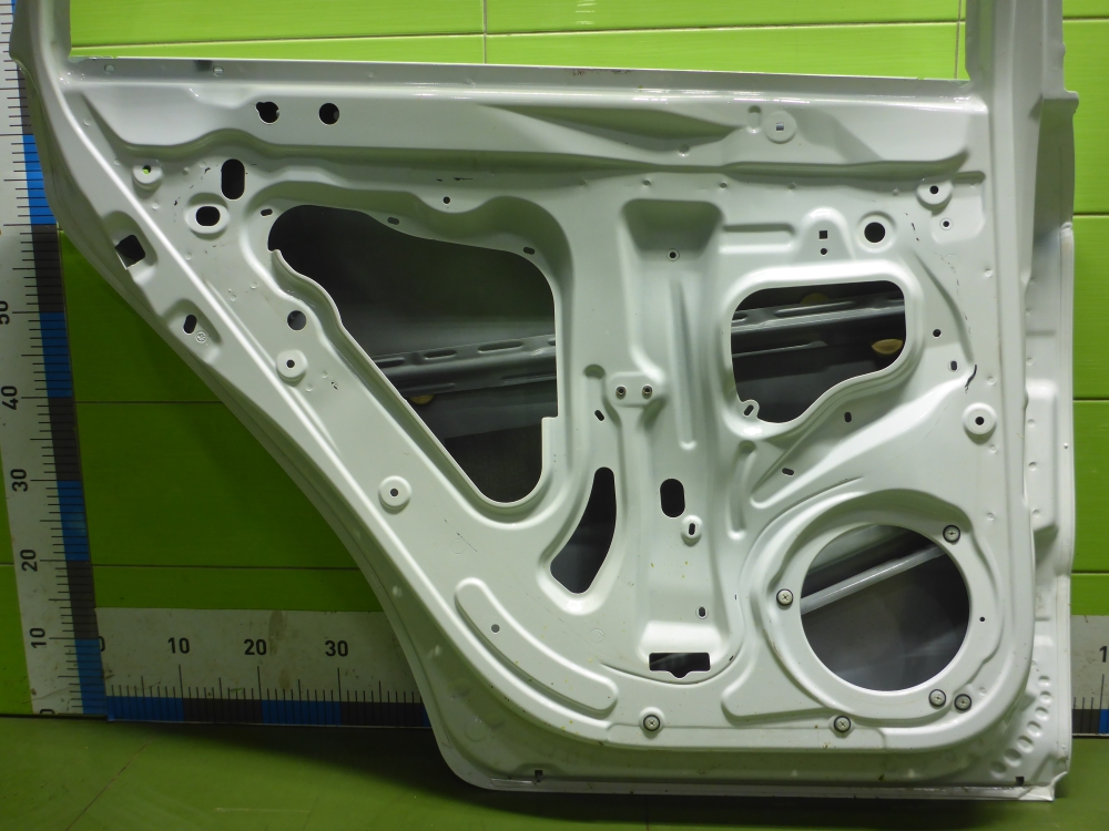 Дверь задняя левая