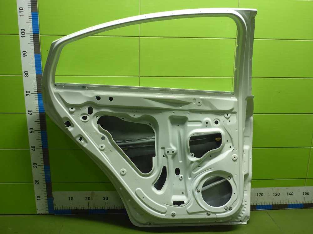 Дверь задняя левая