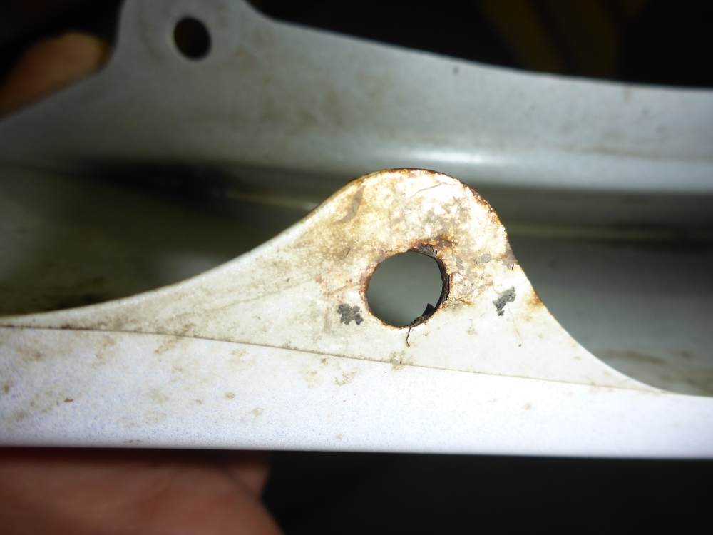 Крыло переднее левое