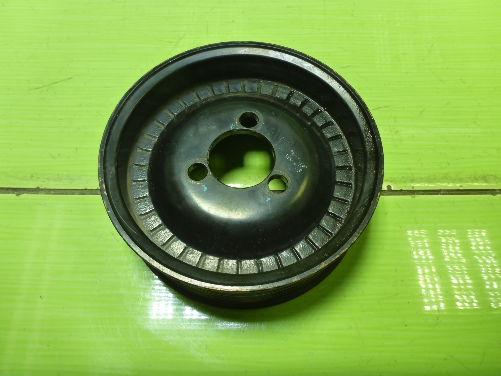 Шкив водяного насоса (помпы)