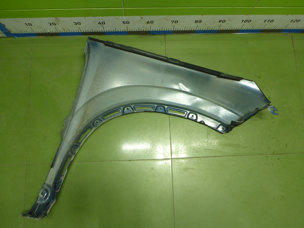 Крыло переднее левое