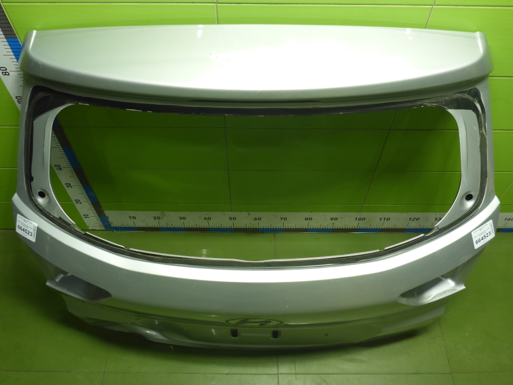 Дверь багажника