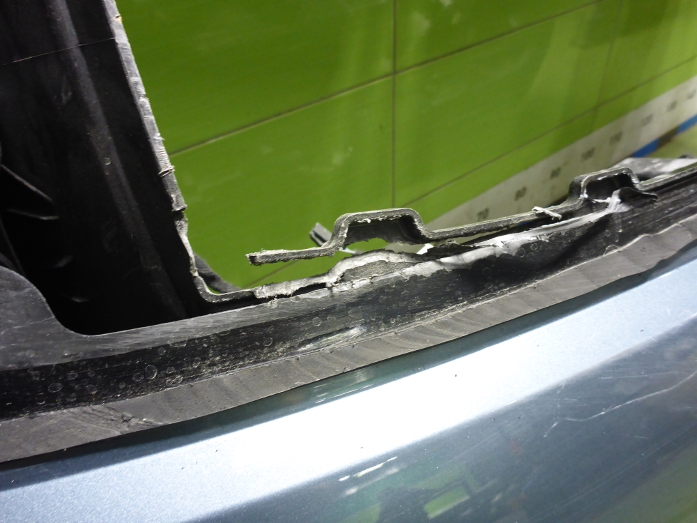 Дверь багажника