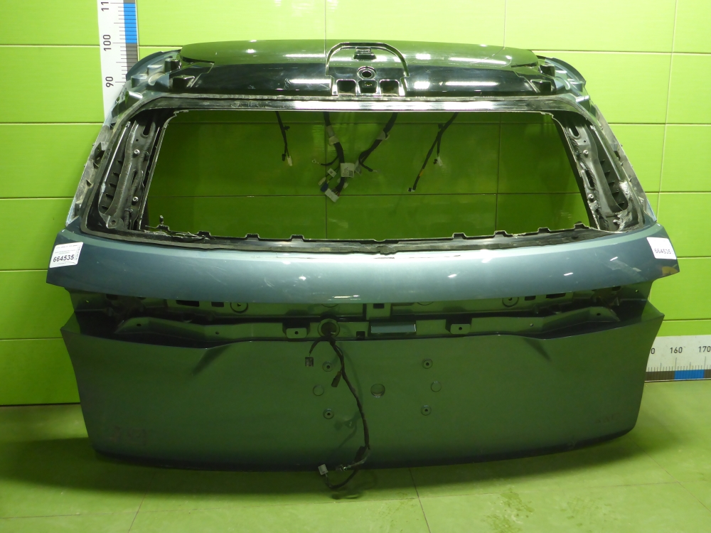 Дверь багажника