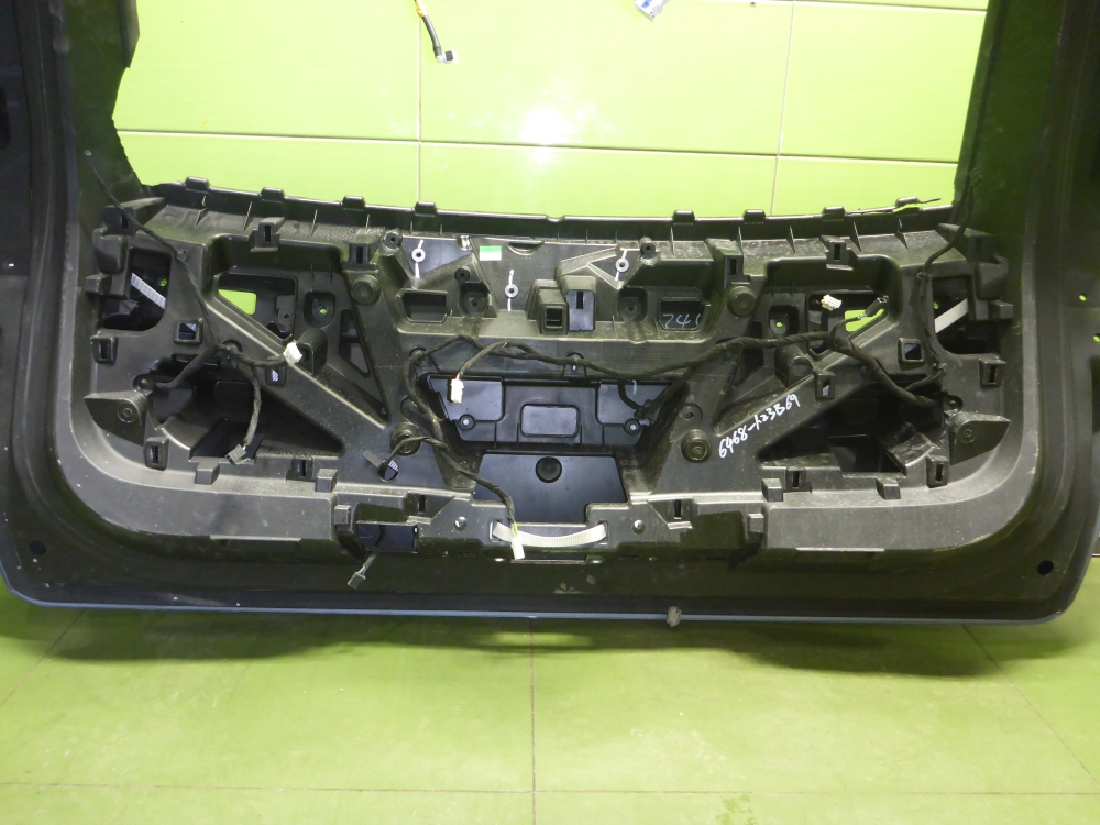 Дверь багажника