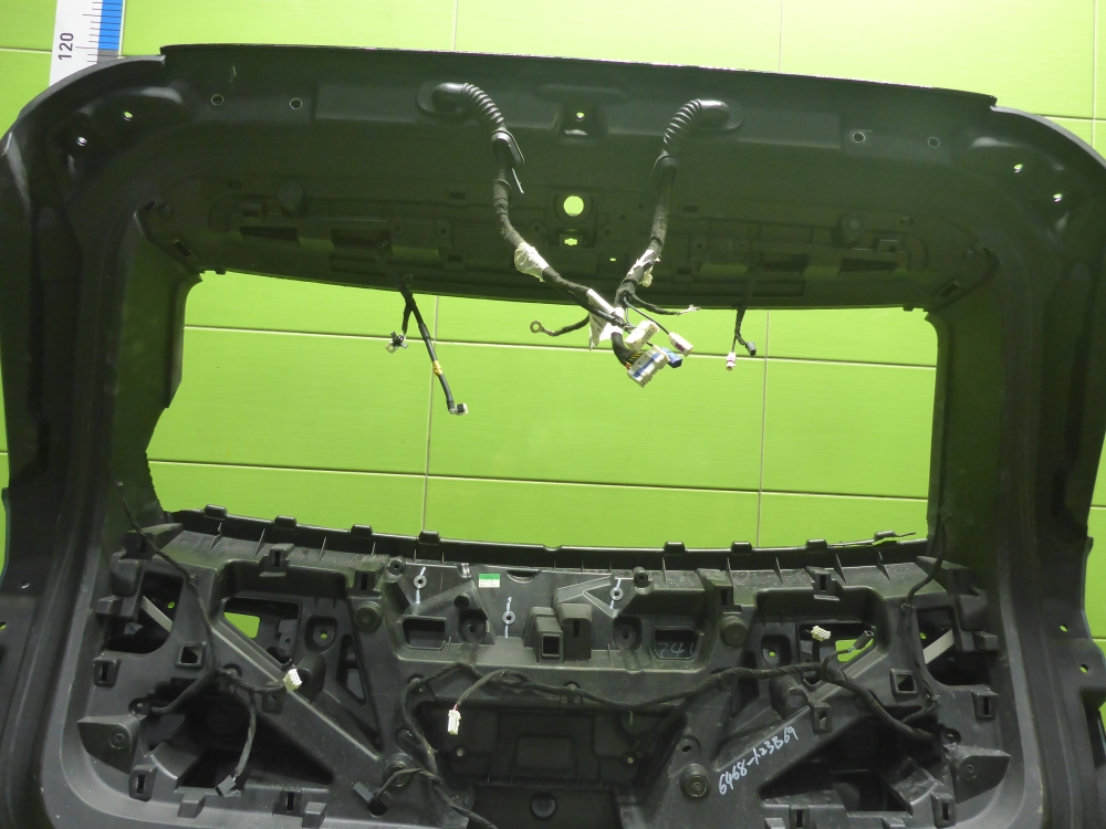 Дверь багажника