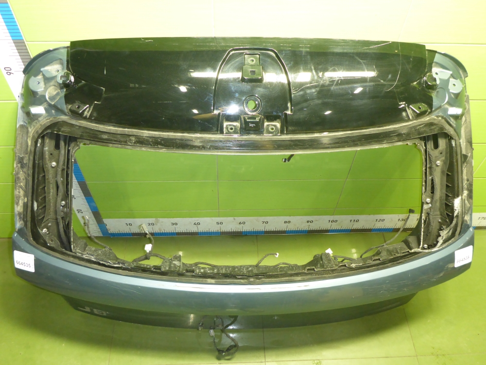 Дверь багажника