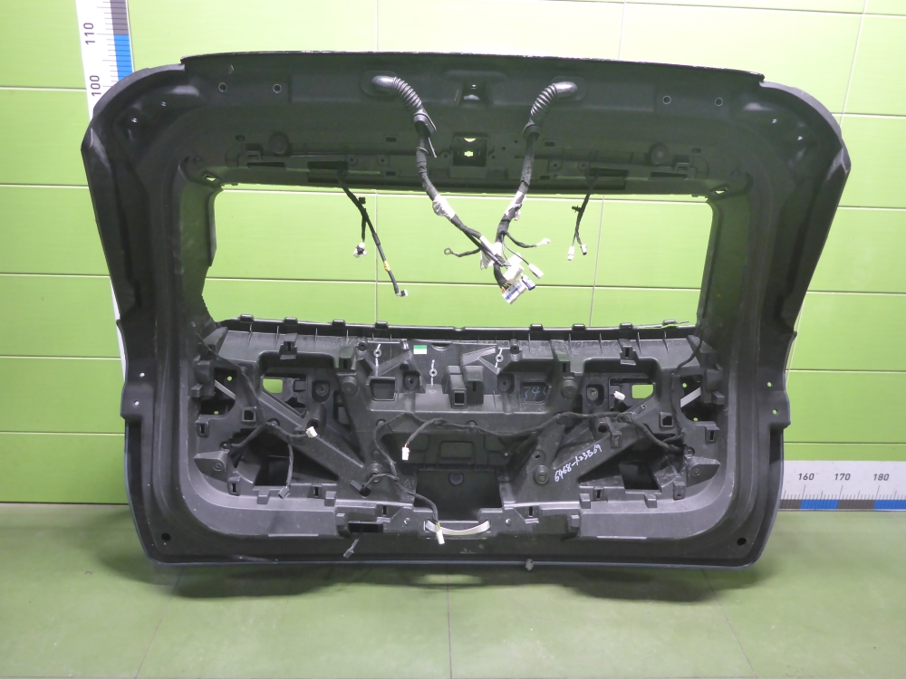 Дверь багажника