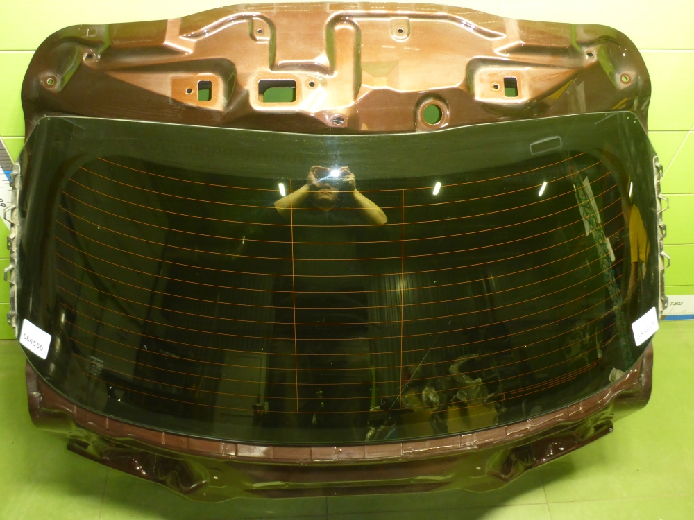 Дверь багажника