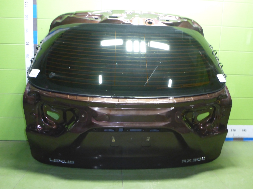 Дверь багажника