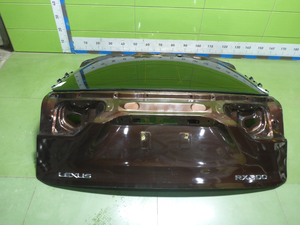 Дверь багажника