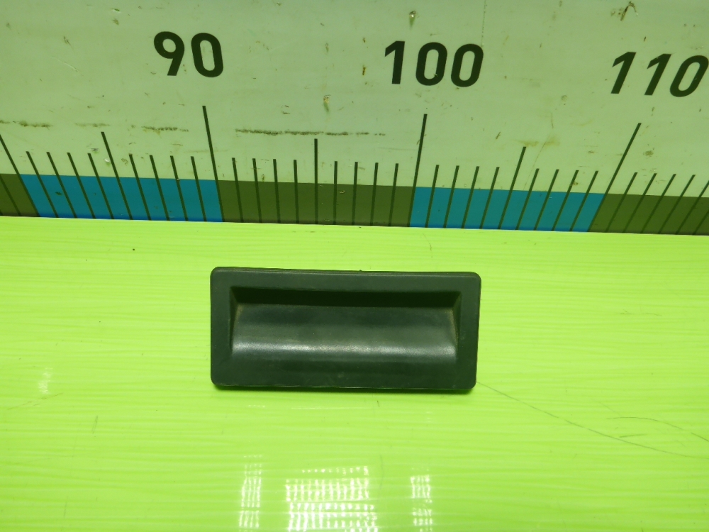 Кнопка открывания багажника