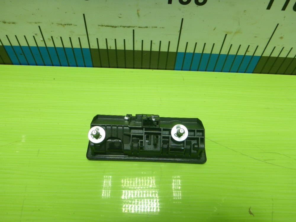 Кнопка открывания багажника