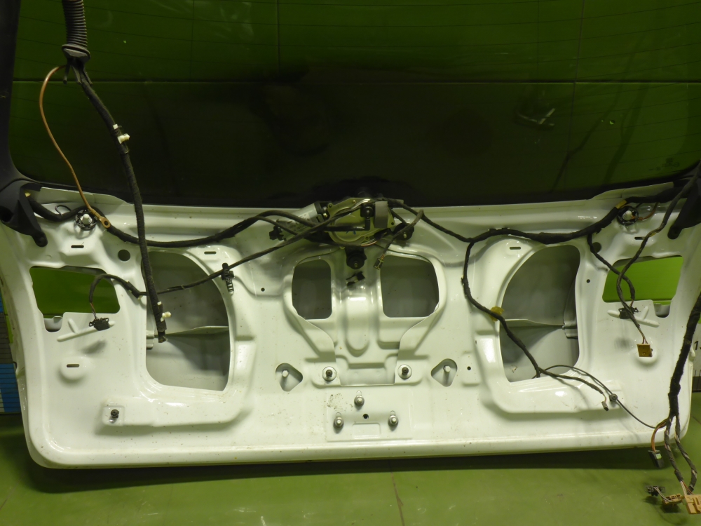 Дверь багажника