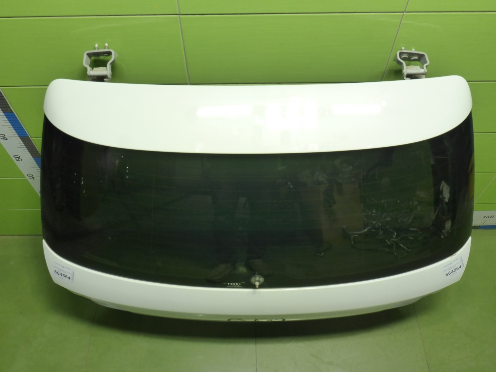 Дверь багажника