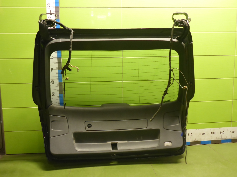 Дверь багажника